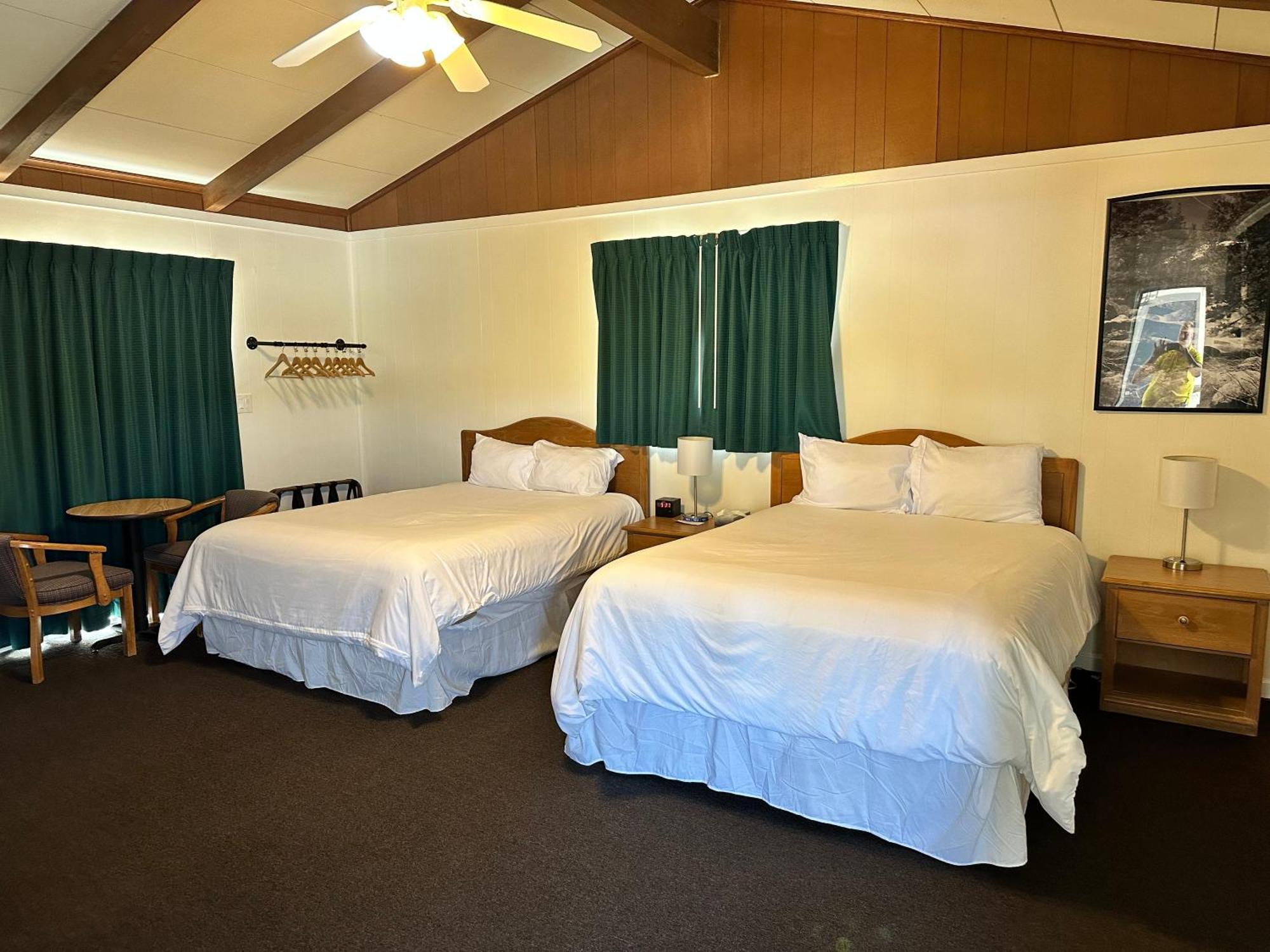 Meadowcliff Lodge Coleville Exterior photo