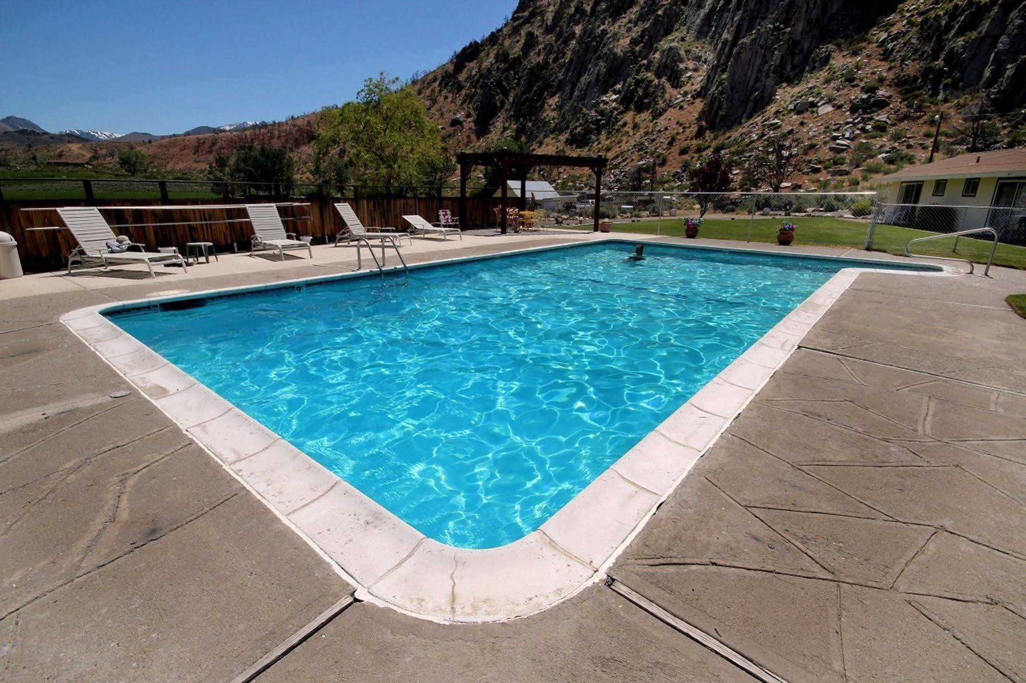Meadowcliff Lodge Coleville Exterior photo
